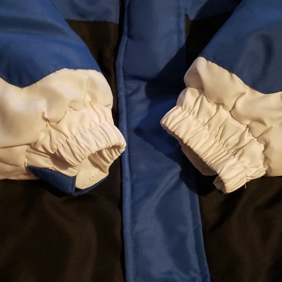 Little boy winter jacket - Picture 2 of 4